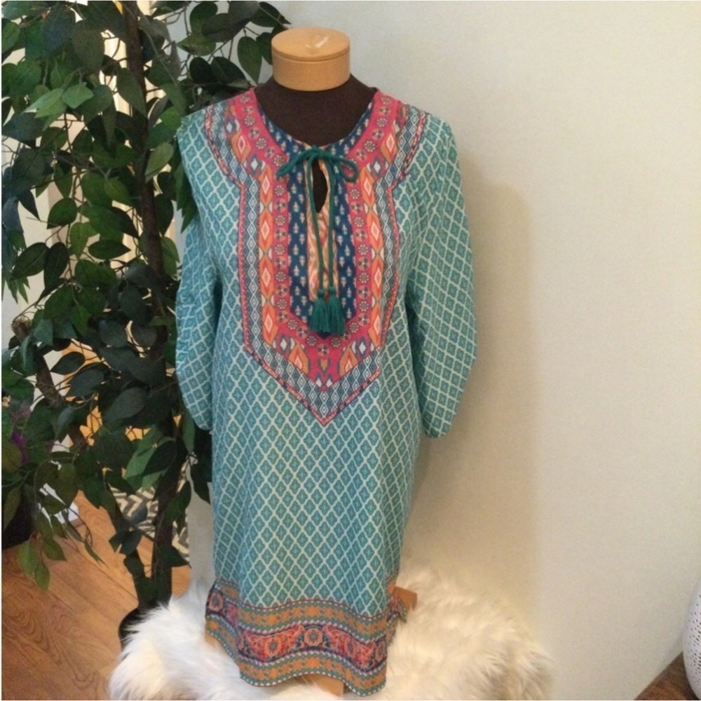 Urban CoCo Womans Small (Asian sizing) 3/4 cinched sleeve keyhole front …